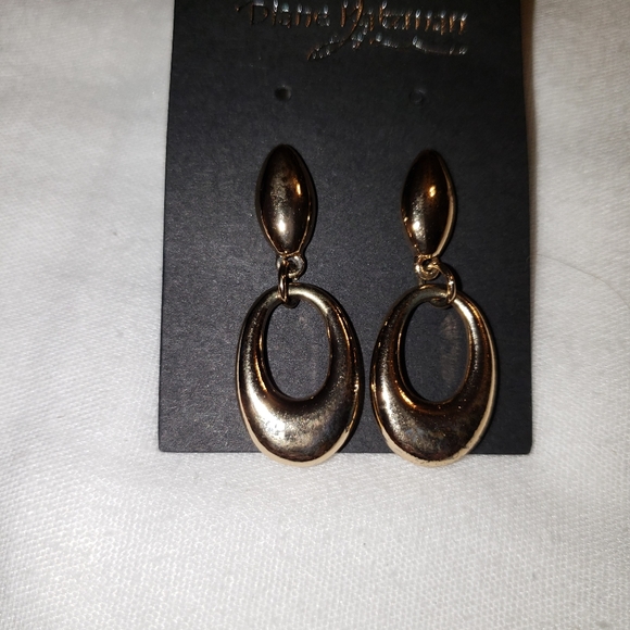 Beautiful Earrings - Picture 4 of 5